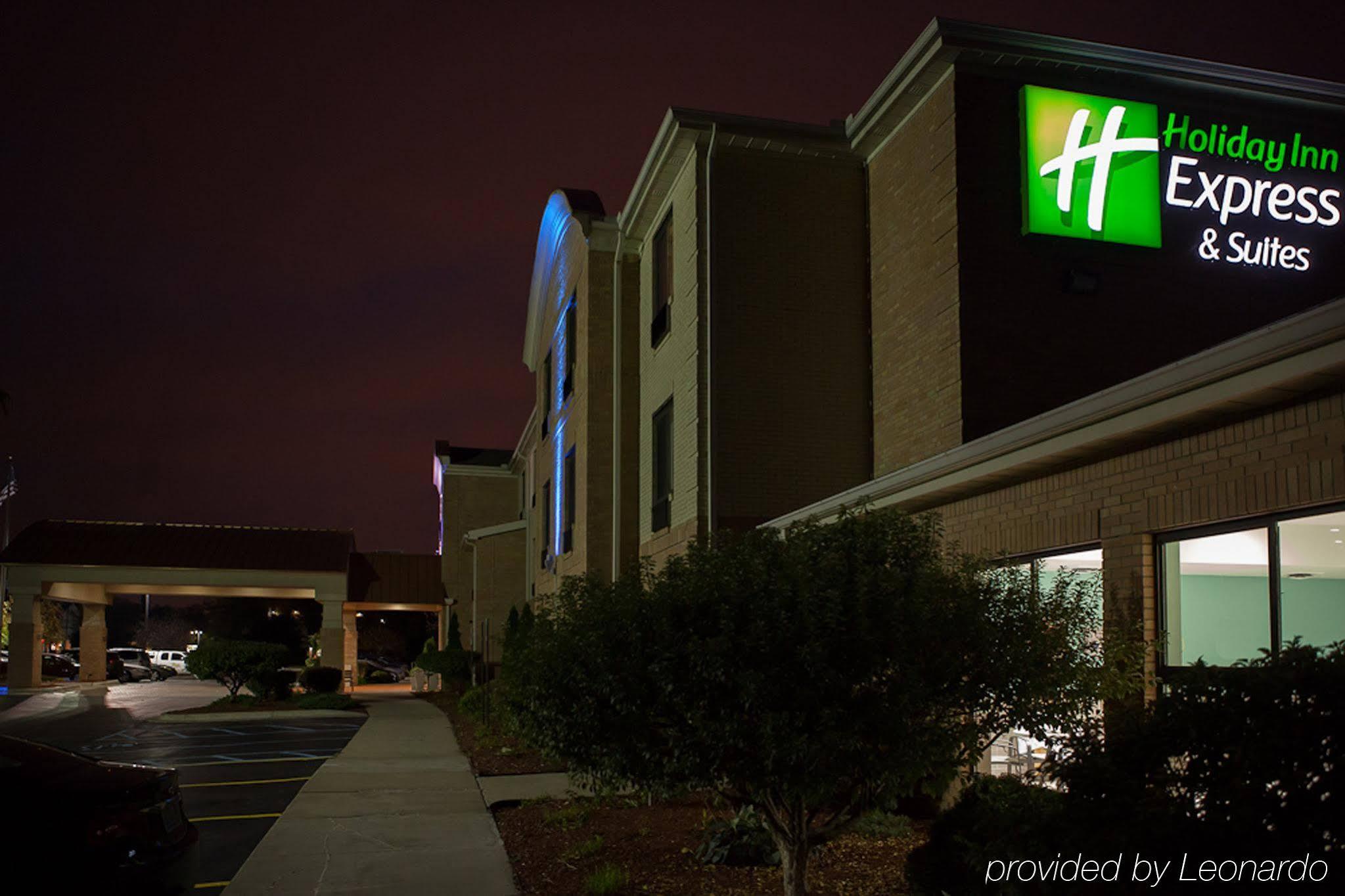 Holiday Inn Express Hotel & Suites Canton By Ihg Exterior photo