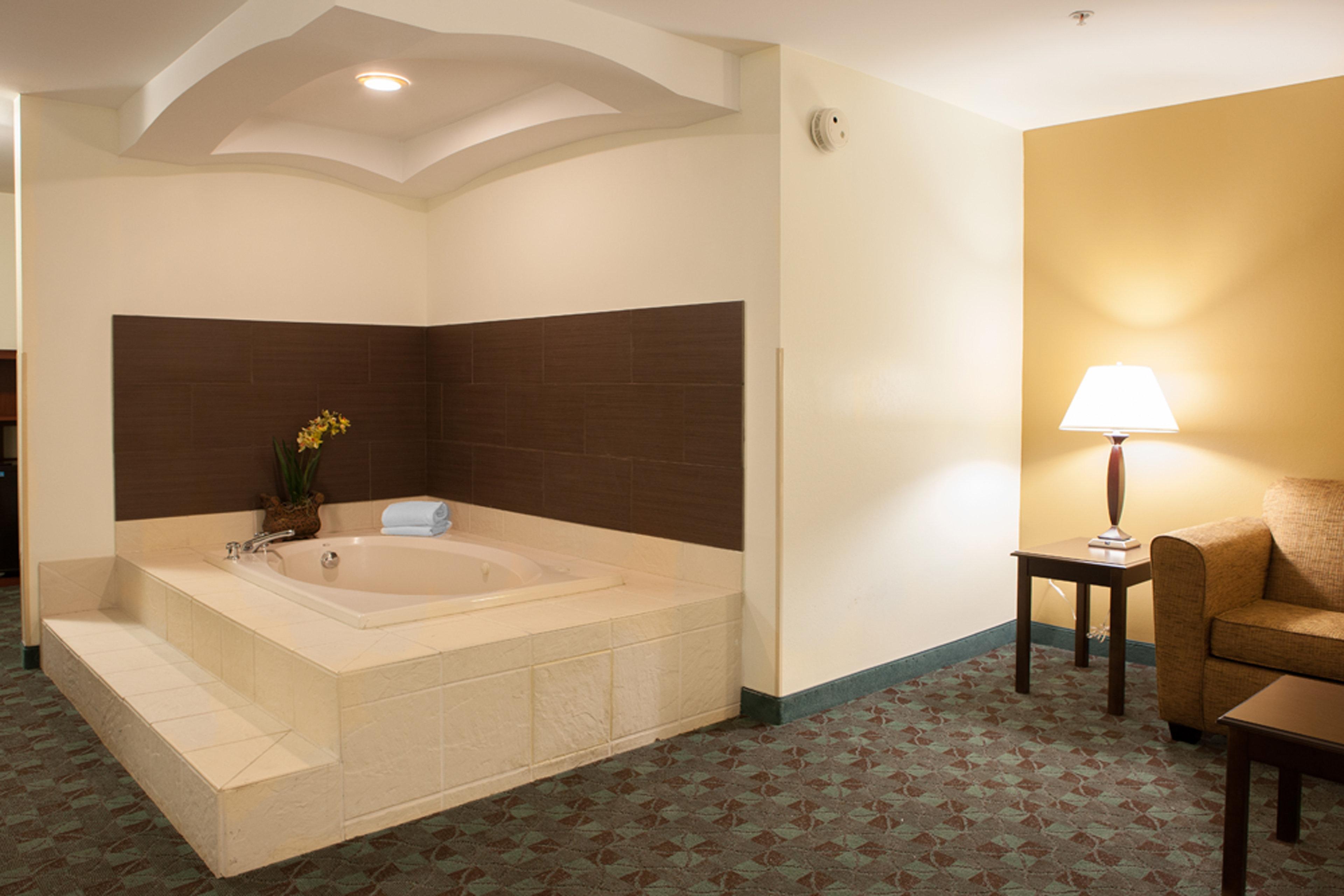 Holiday Inn Express Hotel & Suites Canton By Ihg Exterior photo