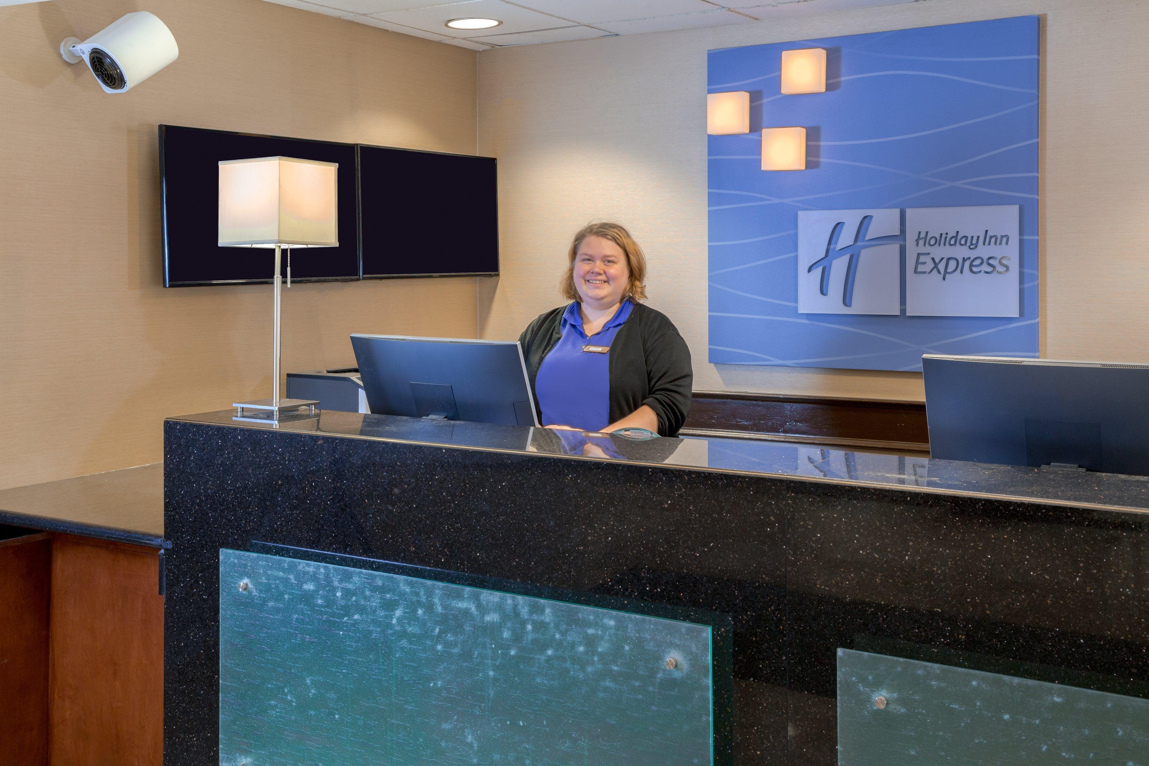 Holiday Inn Express Hotel & Suites Canton By Ihg Exterior photo