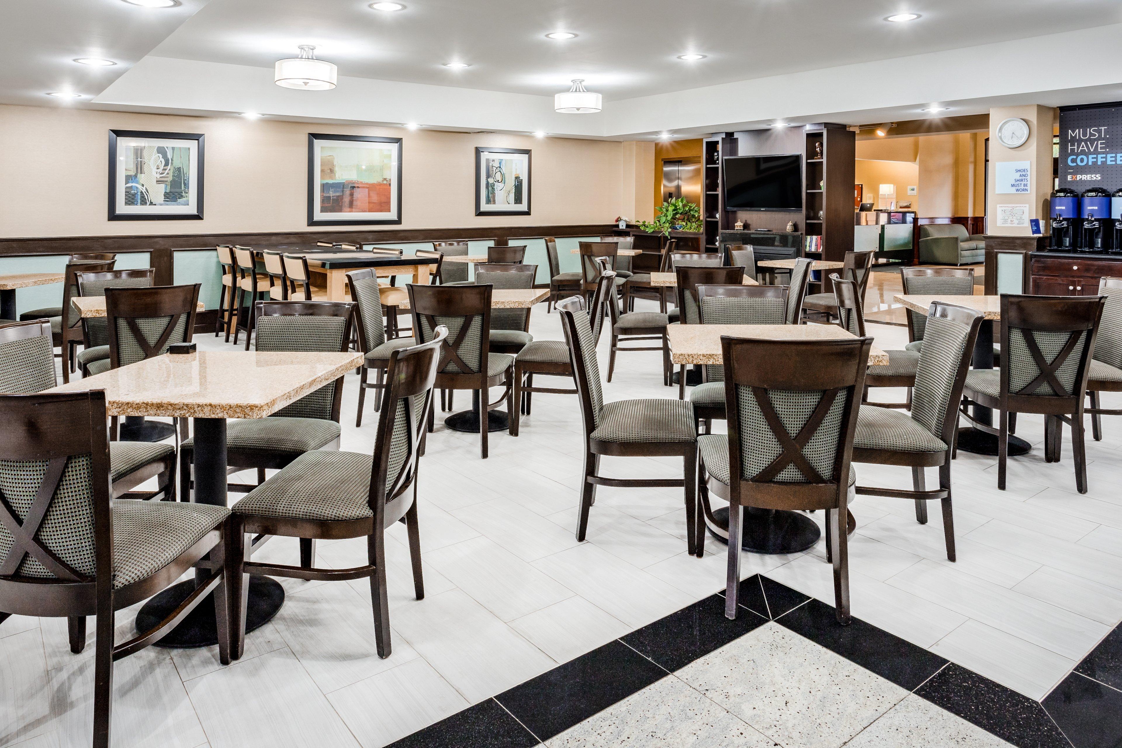 Holiday Inn Express Hotel & Suites Canton By Ihg Exterior photo