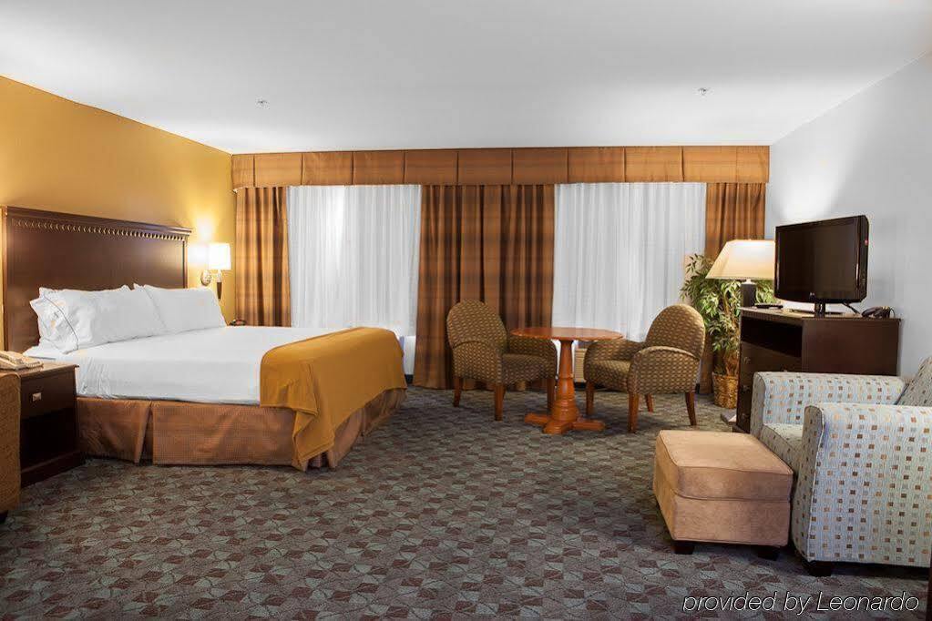Holiday Inn Express Hotel & Suites Canton By Ihg Exterior photo