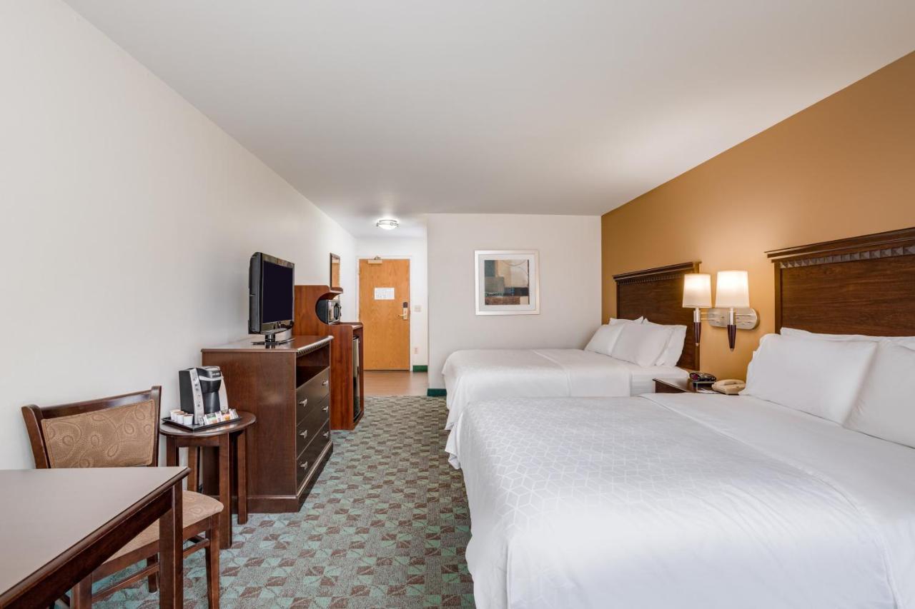 Holiday Inn Express Hotel & Suites Canton By Ihg Exterior photo